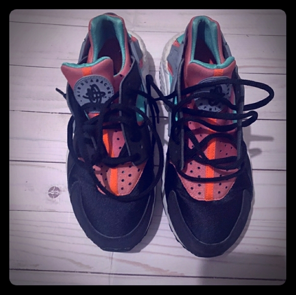 Nike Shoes - Nike Air Huaraches Rare